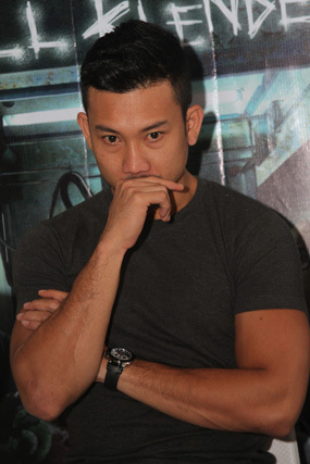 Syuting Mall Klender , Denny Sumargo Alami Luka Lebam dan Tertusuk Kaca Syuting Mall Klender , Denny Sumargo Alami Luka Lebam dan Tertusuk Kaca