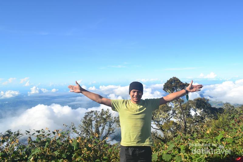 Melihat Keindahan Kota Garut Dari Puncak Cikuray - 4 Melihat Keindahan Kota Garut Dari Puncak Cikuray - 4