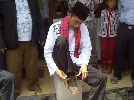 http://images.detik.com/content/2014/05/21/4/074431_jokowi.jpg