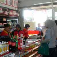 http://images.detik.com/content/2014/06/17/480/alfamartfotobaruluar.jpg