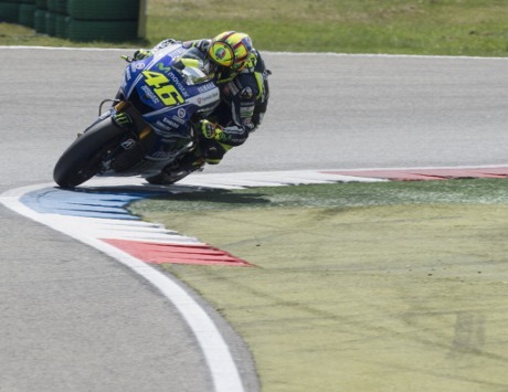 Rossi Targetkan Start dari Lima Besar