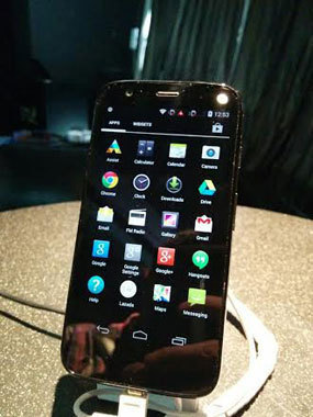 Moto G (detikINET) http://images.detik.com/content/2014/08/06/317/motogdalem.jpg