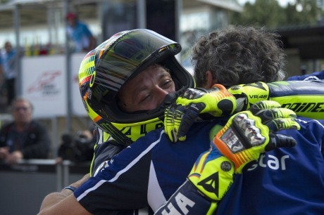 Naik Podium dan Kalahkan Marquez, Rossi Puas Dua Kali