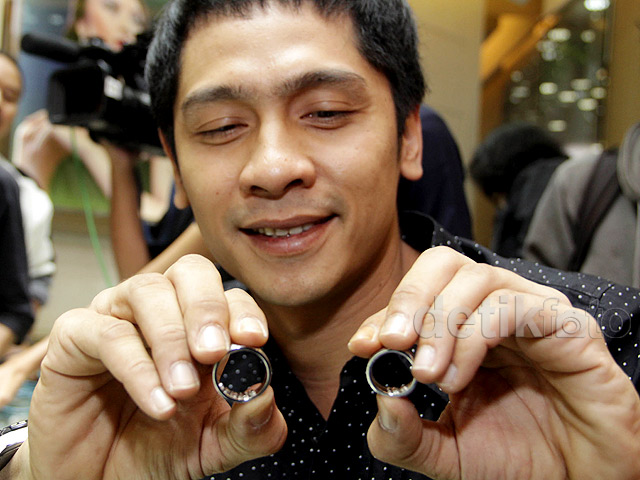 Ini Cincin Pernikahan Donita dan Adi Nugroho