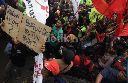 http://images.detik.com/content/2014/09/08/4/buruh5.jpg