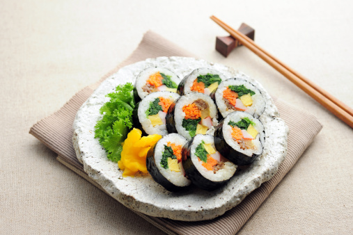 Apa Beda Gimbap Korea dan Sushi Jepang?
