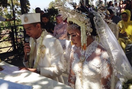 Fitri Tropica Resmi Dinikahi Irvan Hanafi