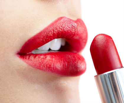 Ini Cara Menutupi Kekurangan Bibir dengan Teknik Riasan yang Tepat Ini Cara Menutupi Kekurangan Bibir dengan Teknik Riasan yang Tepat