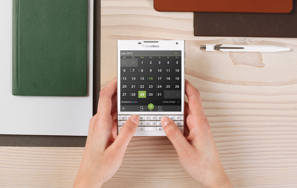 BlackBerry Passport Putih Dibanderol Rp 8,5 Juta