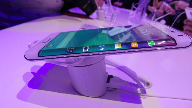 Seperti Note Edge, Galaxy S6 akan Punya Layar Kedua