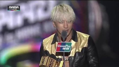 'Eyes, Nose, Lips' Taeyang Jadi Song of the Year di MAMA 2014 http://images.detik.com/content/2014/12/03/1180/taeyang3dalam.jpg