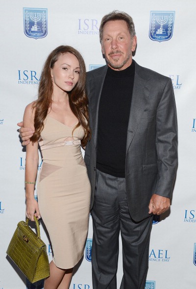 Larry Ellison, sang bos Oracle, termasuk orang terkaya di dunia dengan harta USD 77 miliar. Tampak ia bersama sang pacar Nikita Khan. (istimewa/gettyimages/detikcom)
http://images.detik.com/content/2014/12/04/1146/tumb3.jpg