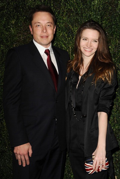 Elon Musk, miliuner yang berbisnis dalam bidang teknologi tinggi bersama istrinya yang jelita, Talulah Riley. (istimewa/gettyimages/detikcom) http://images.detik.com/content/2014/12/04/1146/tumb7.jpg