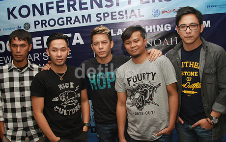 Haru Biru di Panggung Perpisahan Reza dengan NOAH http://images.detik.com/content/2015/01/01/228/resadlm.jpg