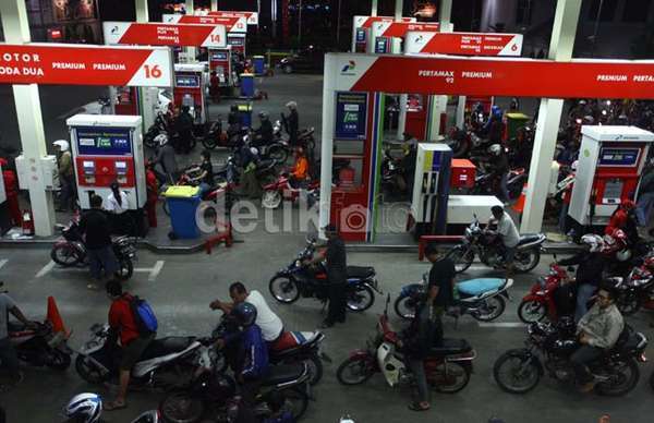 Harga Bensin Turun BI Prediksi Inflasi Januari Tak Sampai 0 7 Harga Bensin Turun BI Prediksi Inflasi Januari Tak Sampai 0 7