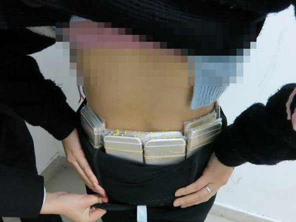 This woman smuggled 20 iPhone 6 Behind Clothing