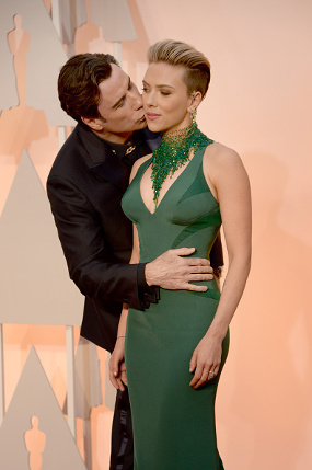 Tiba-tiba Dicium John Travolta di Oscar, Ini Kata Scarlett Johansson