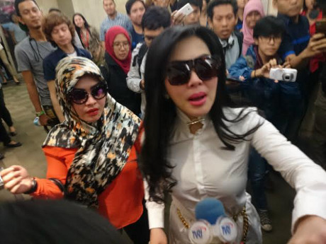  Akan Diperiksa Kasus Samad, Syahrini Peragakan Maju Mundur Cantik