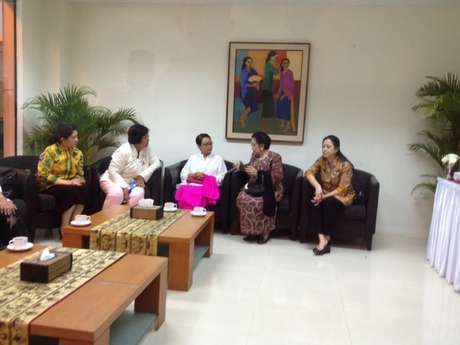 Canda Mega: Lama-lama Mbak Susi Jadi Putri Duyung Canda Mega: Lama-lama Mbak Susi Jadi Putri Duyung