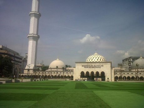 Seperti Ini Pengamanan Alas Kaki Kepala Negara KAA Saat Salat Jumat