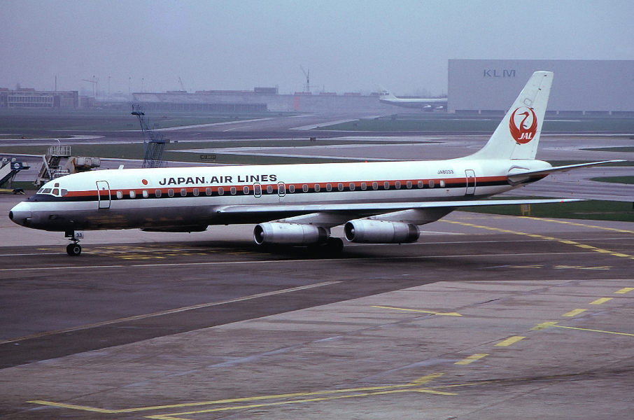 Hasil gambar untuk Pendaratan pesawat paling bahaya Japan Airlines