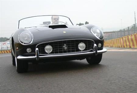 //images.detik.com/content/2015/04/05/4/110158_vintagecarrtrs.jpeg