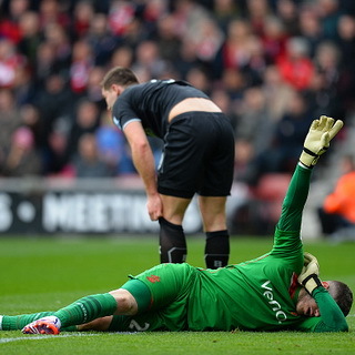 Forster Cedera Parah, Southampton Mungkin Rekrut Kiper Baru