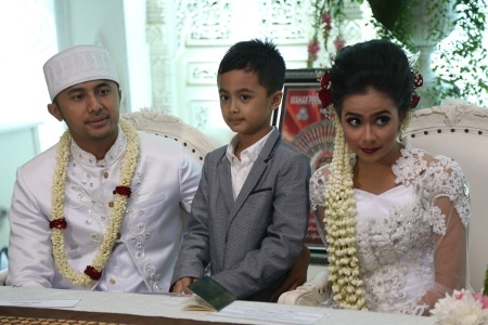 Foto pernikahan Hengky Kurniawan dan Sonya Fatmala