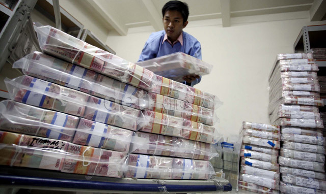 //images.detik.com/content/2015/05/12/5/071605_rupiah3.jpg