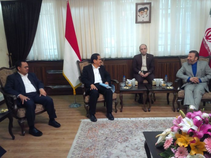 RI Jajaki Pembelian Minyak Mentah dari Iran RI Jajaki Pembelian Minyak Mentah dari Iran