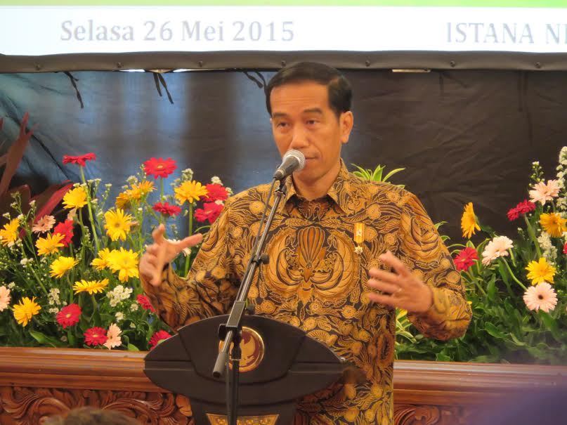 Herannya Jokowi: Bank BUMN dan BPD Punya ATM Sendiri-sendiri Herannya Jokowi: Bank BUMN dan BPD Punya ATM Sendiri-sendiri