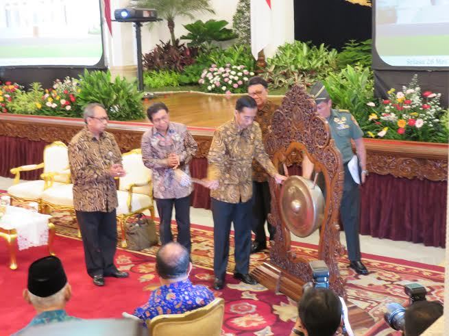 Sindiran Jokowi ke BPD: Jangan Cuma Beri Kredit ke PNS dan DPRD Sindiran Jokowi ke BPD: Jangan Cuma Beri Kredit ke PNS dan DPRD