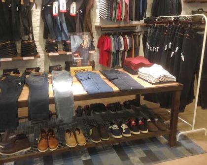 Lee Cooper Rilis Jeans Stretch dengan Benang dari Korea, Creora