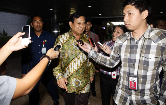 Tadi kami memberi masukan dan saran. Akhirnya kita dapat suatu gambaran. Alhamdullilah pemikirannya juga sama. BUMN nggak boleh dijual dan harus diperkuat. Yang penting itu, jelas Prabowo di kantor Kementerian BUMN, Jalan Medan Merdeka Selatan, Jakarta, Selasa (9/6/2015).