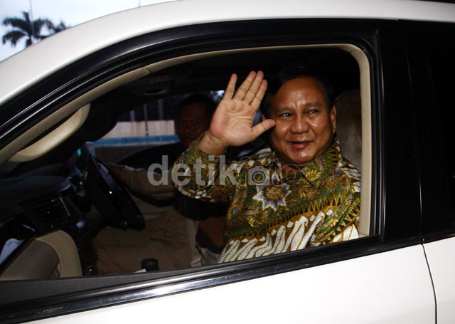 Prabowo juga baru tahu, kedatangannya itu bertepatan dengan hari ulang tahun Rini ke-57.