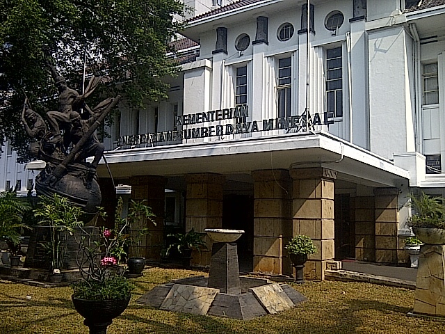 Program Strategis Jokowi di Migas, dari Kilang Hingga Tangki Stok BBM Program Strategis Jokowi di Migas, dari Kilang Hingga Tangki Stok BBM