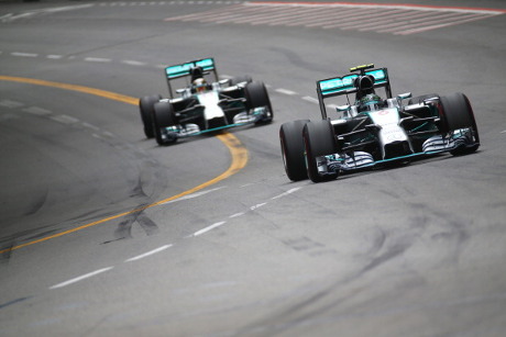 Hamilton dan Rosberg Lebih Terbiasa dengan Rivalitas, Mercedes Kini Adem-ayem Hamilton dan Rosberg Lebih Terbiasa dengan Rivalitas, Mercedes Kini Adem-ayem