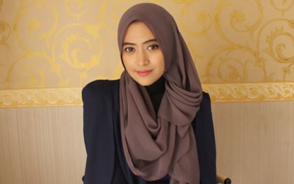 Hanya 2 Menit, Tutorial Hijab Pashmina untuk ke Segala Acara 5