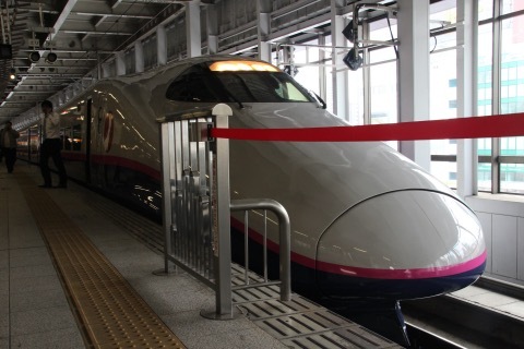 Kereta Cepat Bandung-Jakarta Bikinan China Melesat 350 Km/Jam Kereta Cepat Bandung-Jakarta Bikinan China Melesat 350 Km/Jam