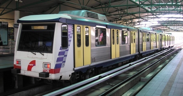 Usai Rapat LRT dengan Jokowi, Rini Soemarno Tampak Kesal