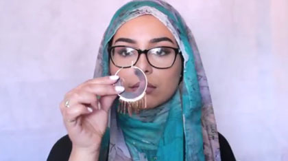 Kreasi Jilbab dengan Anting untuk Wanita Berkacamata ala Hijabers Brazil 3 Kreasi Jilbab dengan Anting untuk Wanita Berkacamata ala Hijabers Brazil 3