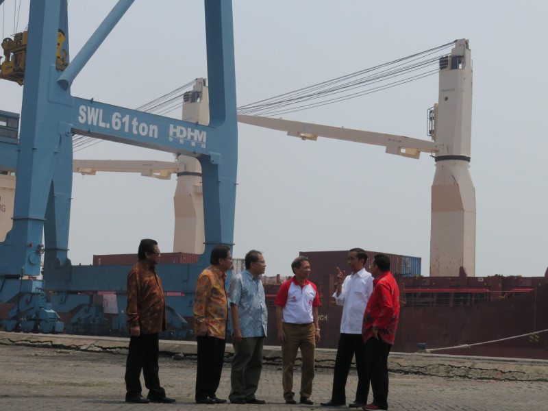 Jokowi, Rizal Ramli, dan Oesman Sapta Kunjungi Pelabuhan di Pontianak