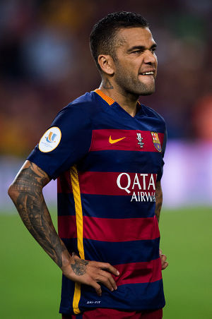 Barcelona Konfirmasikan Cedera Alves