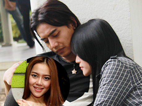 http://images.detik.com/content/2015/08/31/230/211658_charlyreginareredlm.jpg