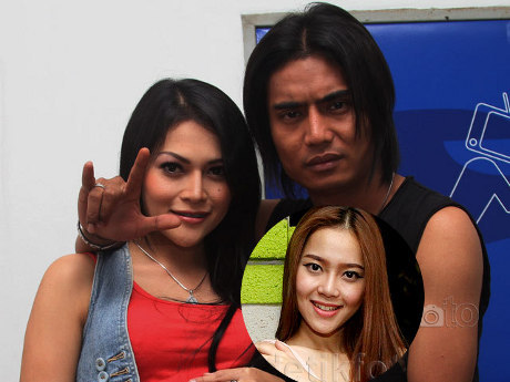 http://images.detik.com/content/2015/08/31/230/charlyreginareredlm2.jpg