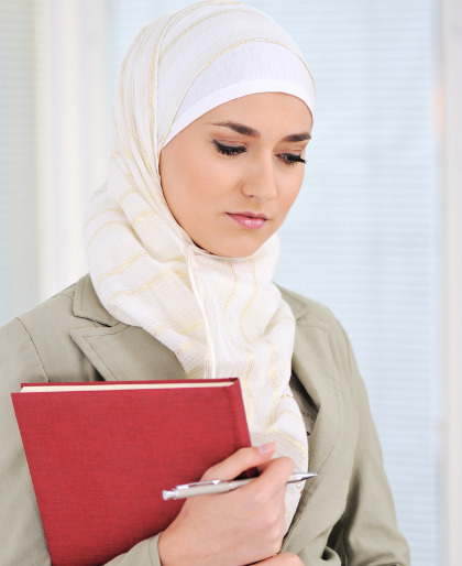 6 Cara Merawat Rambut Agar Tidak Mudah Rontok untuk Wanita Berhijab 6 Cara Merawat Rambut Agar Tidak Mudah Rontok untuk Wanita Berhijab