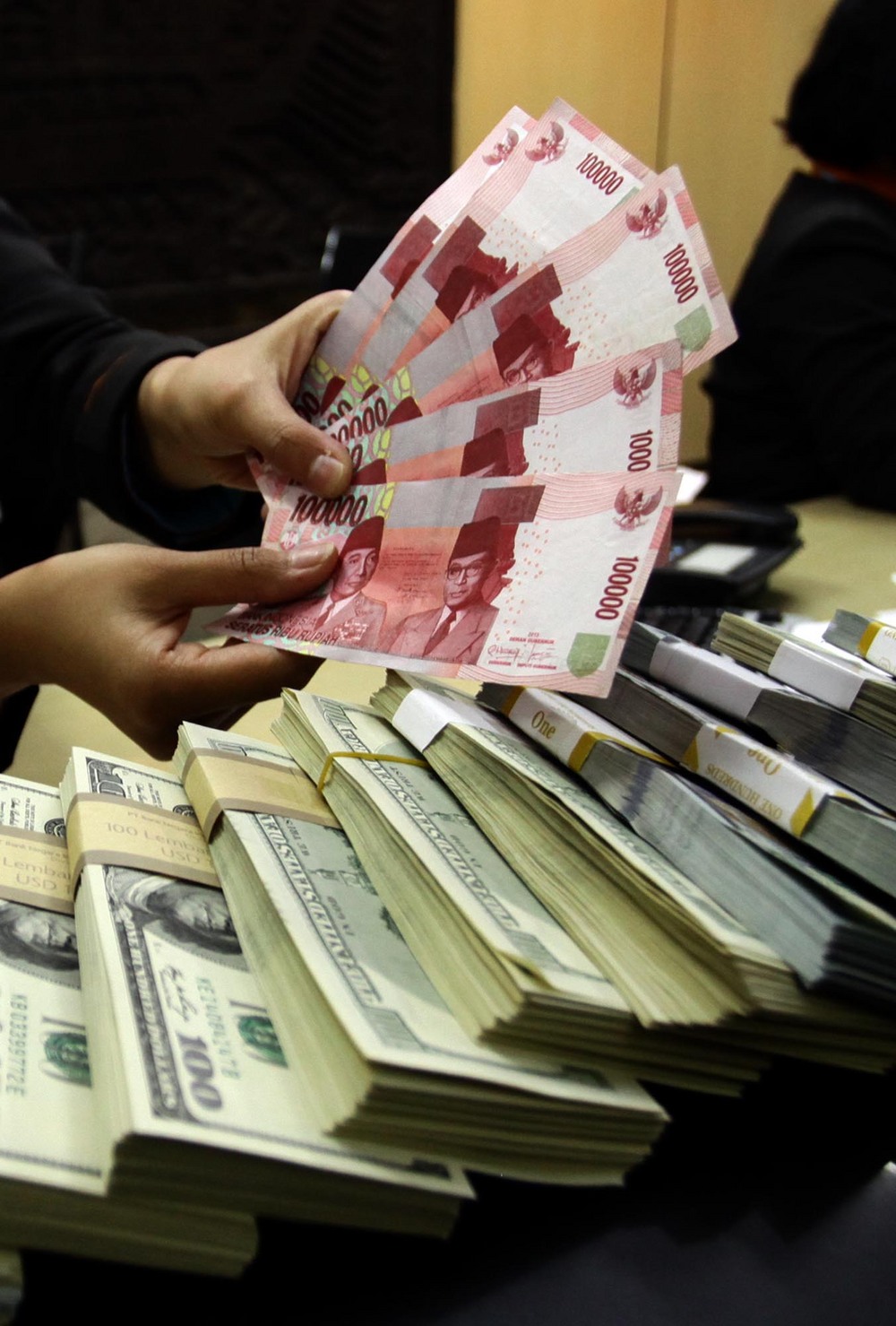 Dolar AS Balik ke Rp 13.000-an, Ini yang Bikin Rupiah Kuat Dolar AS Balik ke Rp 13.000-an, Ini yang Bikin Rupiah Kuat