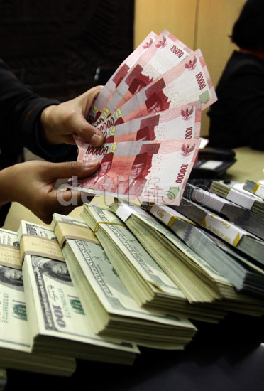 Pagi Ini Dolar AS Menguat ke Rp 13.550 Pagi Ini Dolar AS Menguat ke Rp 13.550