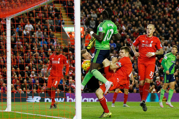 Memanfaatkan Kelemahan The Reds dalam Duel Bola Atas