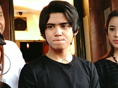 Aliando Setiap Hari Didatangi Mama ke Lokasi Syuting http://images.detik.com/content/2015/11/02/230/095150_img20151101wa0015.jpg